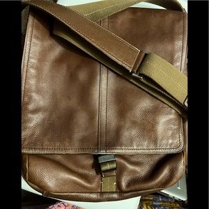 Coach messenger/crossbody bag… Lexington leather… excellent condition. Unisex